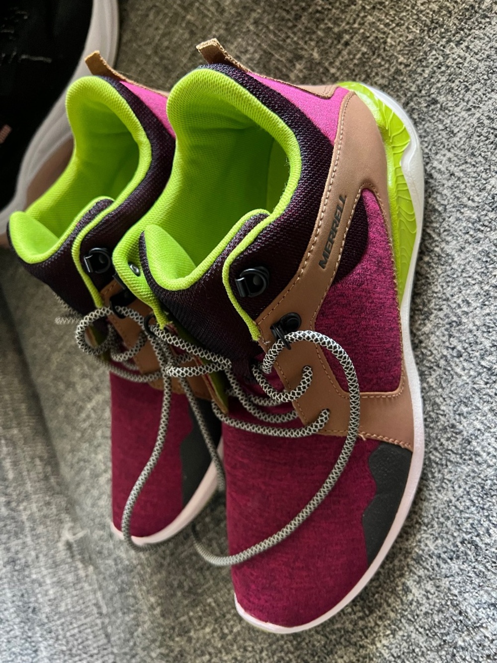 Women’s Merrell shoes size 9